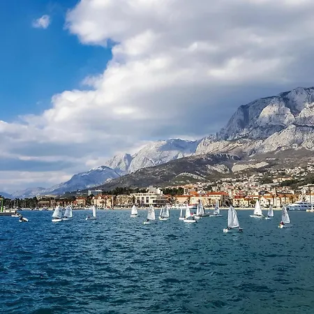 Lovely In With Wifi Apartman Makarska