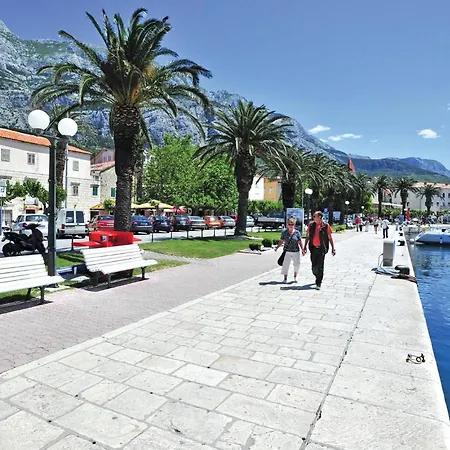 Apartman Lovely In With Wifi Makarska
